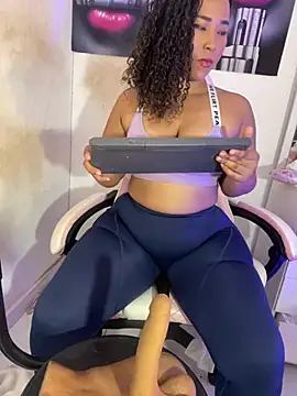 Snapshot of becca_wilsson chatting on May 14, 2026, 6:49 pm becca wilsson online show from May 14, 2026, 6:49 pm