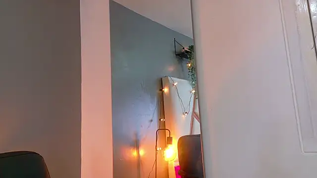 MyApril   online show from November 4, 2025, 11:47 am