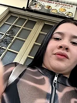 Snapshot of Cloe_27 chatting on October 18, 2025, 7:05 pm Cloe 27 online show from October 18, 2025, 7:05 pm