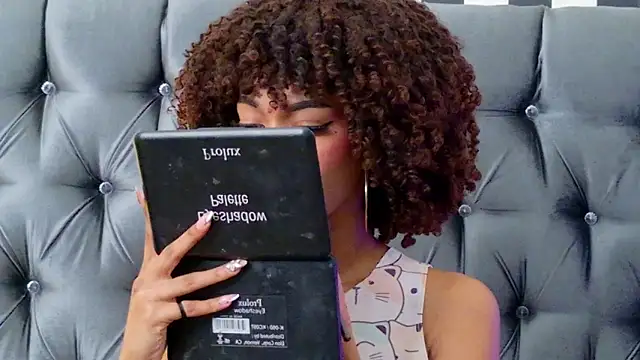 Snapshot of Stellaciel_ chatting on December 18, 2025, 10:35 pm Stellaciel online show from December 18, 2025, 10:35 pm