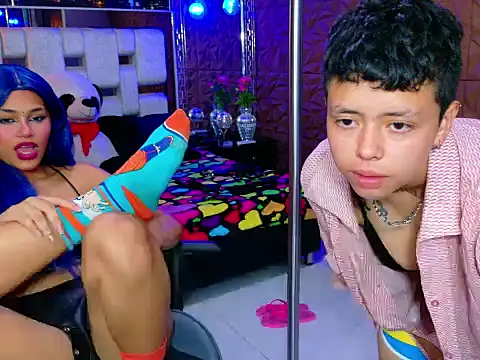 Snapshot of Twindesires chatting on September 30, 2025, 10:38 pm Twindesires online show from September 30, 2025, 10:38 pm