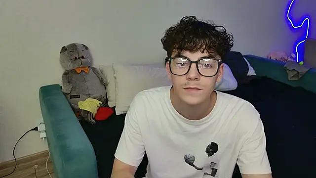 dreamgonetan online show from October 4, 2025, 12:50 pm