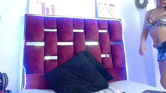 Snapshot of PamelaCruzThxl chatting on October 28, 2025, 12:44 am PamelaCruzThxl online show from October 28, 2025, 12:44 am