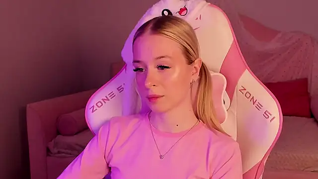 MiaGraces online show from November 18, 2025, 5:16 pm