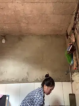 Snapshot of Halyy_xx chatting on October 29, 2025, 1:04 am Halyy xx online show from October 29, 2025, 1:04 am