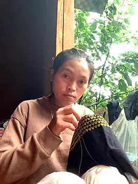 Snapshot of Halyy_xx chatting on September 27, 2025, 2:28 am Halyy xx online show from September 27, 2025, 2:28 am