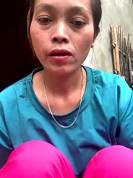 Snapshot of Halyy_xx chatting on September 30, 2025, 7:03 am Halyy xx online show from September 30, 2025, 7:03 am