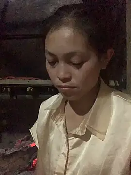 Snapshot of Halyy_xx chatting on October 14, 2025, 3:40 am Halyy xx online show from October 14, 2025, 3:40 am