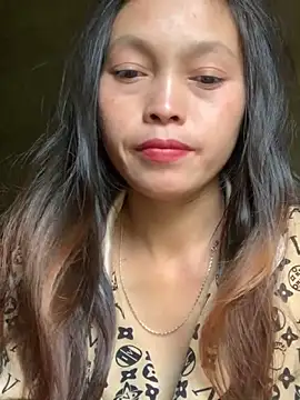 Snapshot of Halyy_xx chatting on October 5, 2025, 7:10 am Halyy xx online show from October 5, 2025, 7:10 am