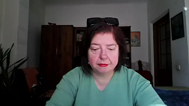 Snapshot of Violet_Pulse chatting on April 6, 2026, 8:37 am Violet Pulse online show from April 6, 2026, 8:37 am
