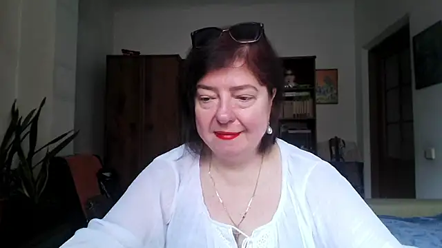 Snapshot of Violet_Pulse chatting on April 4, 2026, 9:27 am Violet Pulse online show from April 4, 2026, 9:27 am