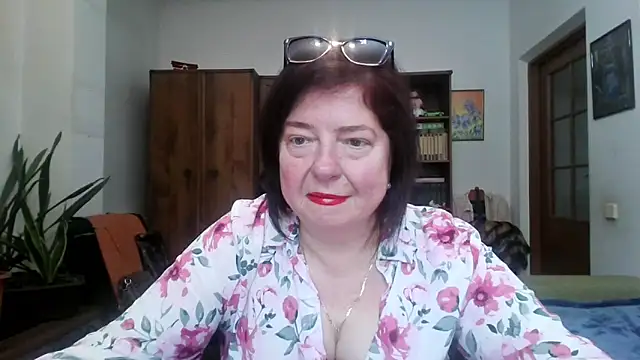 Snapshot of Violet_Pulse chatting on April 1, 2026, 1:41 pm Violet Pulse online show from April 1, 2026, 1:41 pm