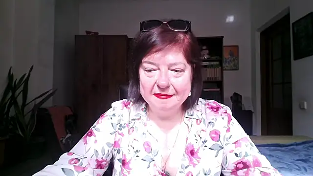Snapshot of Violet_Pulse chatting on April 10, 2026, 7:26 am Violet Pulse online show from April 10, 2026, 7:26 am