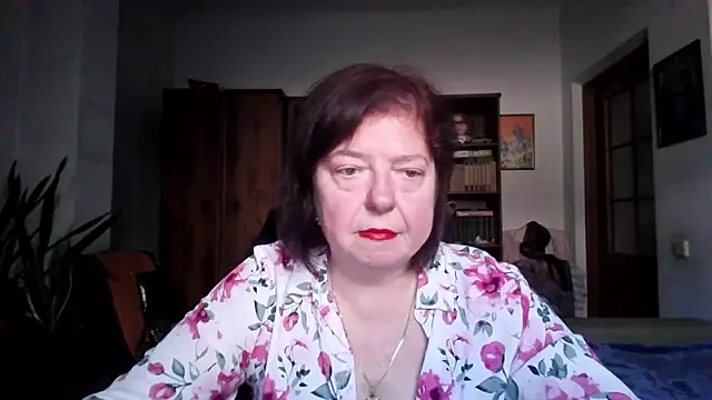 Snapshot of Violet_Pulse chatting on April 15, 2026, 2:32 pm Violet Pulse online show from April 15, 2026, 2:32 pm