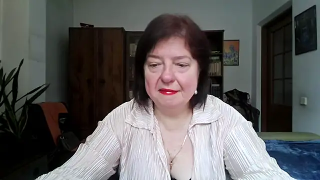 Snapshot of Violet_Pulse chatting on April 13, 2026, 8:29 am Violet Pulse online show from April 13, 2026, 8:29 am