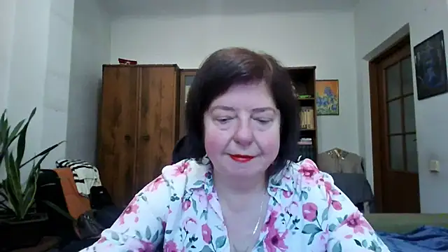 Snapshot of Violet_Pulse chatting on February 14, 2026, 12:05 pm Violet Pulse online show from February 14, 2026, 12:05 pm