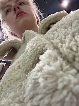 Snapshot of RonnieKiss chatting on November 11, 2025, 5:35 am RonnieKiss online show from November 11, 2025, 5:35 am