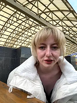 Snapshot of RonnieKiss chatting on October 2, 2025, 4:05 am RonnieKiss online show from October 2, 2025, 4:05 am