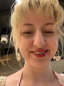 Snapshot of RonnieKiss chatting on November 16, 2025, 2:49 am RonnieKiss online show from November 16, 2025, 2:49 am