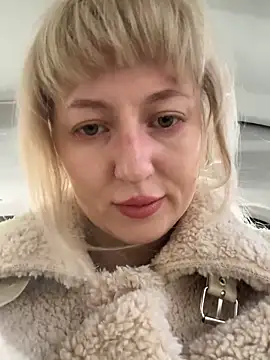 Snapshot of RonnieKiss chatting on October 21, 2025, 4:56 am RonnieKiss online show from October 21, 2025, 4:56 am