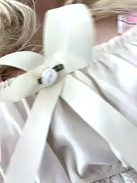 Snapshot of RonnieKiss chatting on November 15, 2025, 3:54 am RonnieKiss online show from November 15, 2025, 3:54 am