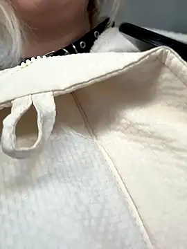 Snapshot of RonnieKiss chatting on October 8, 2025, 2:35 am RonnieKiss online show from October 8, 2025, 2:35 am