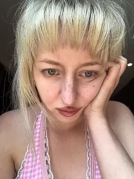 Snapshot of RonnieKiss chatting on December 1, 2025, 6:36 am RonnieKiss online show from December 1, 2025, 6:36 am