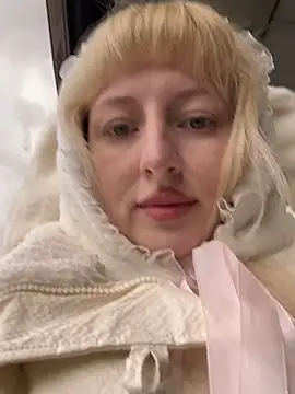 Snapshot of RonnieKiss chatting on October 6, 2025, 4:13 am RonnieKiss online show from October 6, 2025, 4:13 am