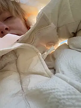 Snapshot of RonnieKiss chatting on October 1, 2025, 3:33 am RonnieKiss online show from October 1, 2025, 3:33 am