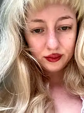 Snapshot of RonnieKiss chatting on December 15, 2025, 3:56 am RonnieKiss online show from December 15, 2025, 3:56 am