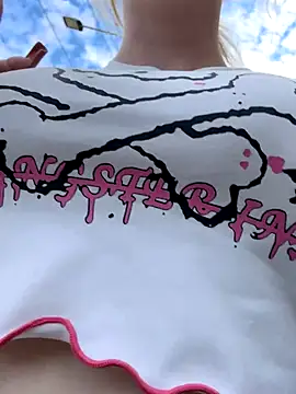 Snapshot of RonnieKiss chatting on September 27, 2025, 4:18 am RonnieKiss online show from September 27, 2025, 4:18 am