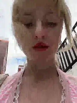 Snapshot of RonnieKiss chatting on November 21, 2025, 5:39 am RonnieKiss online show from November 21, 2025, 5:39 am