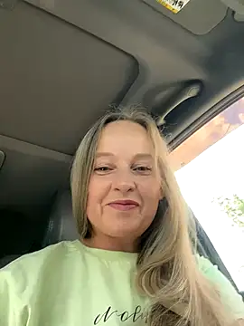 Snapshot of B_i_r_d_i_e chatting on September 20, 2025, 10:42 am B i r d i e online show from September 20, 2025, 10:42 am