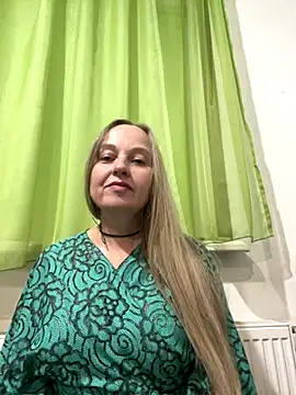 Snapshot of B_i_r_d_i_e chatting on October 1, 2025, 6:45 pm B i r d i e online show from October 1, 2025, 6:45 pm