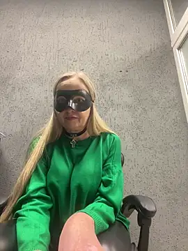 Snapshot of B_i_r_d_i_e chatting on September 30, 2025, 12:11 pm B i r d i e online show from September 30, 2025, 12:11 pm