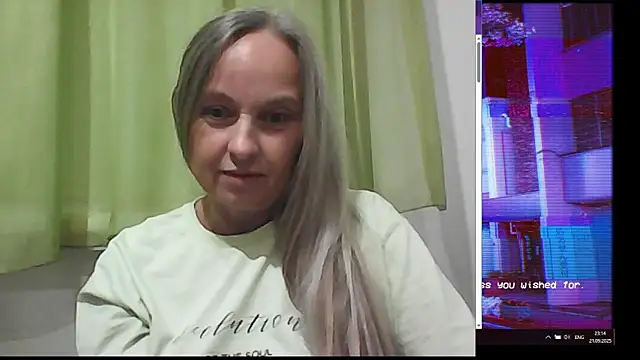 Snapshot of B_i_r_d_i_e chatting on September 21, 2025, 8:14 pm B i r d i e online show from September 21, 2025, 8:14 pm