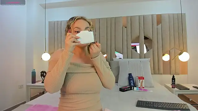 Sophia Angel  online show from September 30, 2025, 8:15 pm