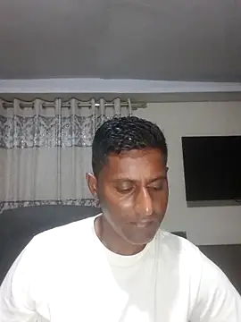 Snapshot of kingVibeX chatting on December 17, 2025, 8:47 pm kingVibeX online show from December 17, 2025, 8:47 pm