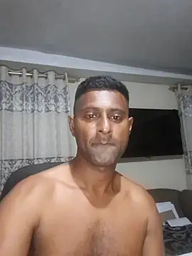 Snapshot of kingVibeX chatting on December 5, 2025, 9:23 pm kingVibeX online show from December 5, 2025, 9:23 pm