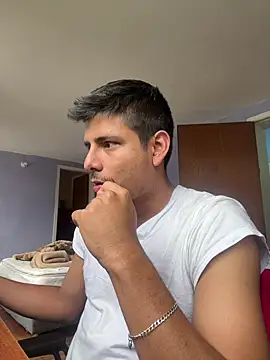 AnotherJuan  online show from October 3, 2025, 1:23 pm