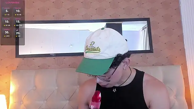 Snapshot of liam_twiink chatting on April 21, 2026, 7:20 pm liam twiink online show from April 21, 2026, 7:20 pm