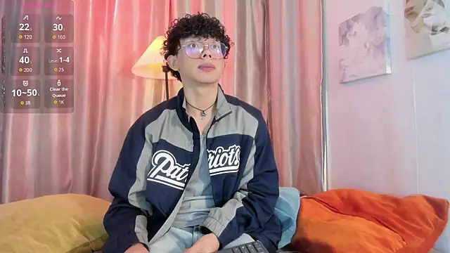 Snapshot of liam_twiink chatting on May 3, 2026, 6:22 pm liam twiink online show from May 3, 2026, 6:22 pm