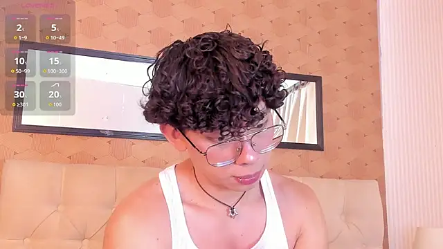 Snapshot of liam_twiink chatting on May 1, 2026, 7:19 pm liam twiink online show from May 1, 2026, 7:19 pm