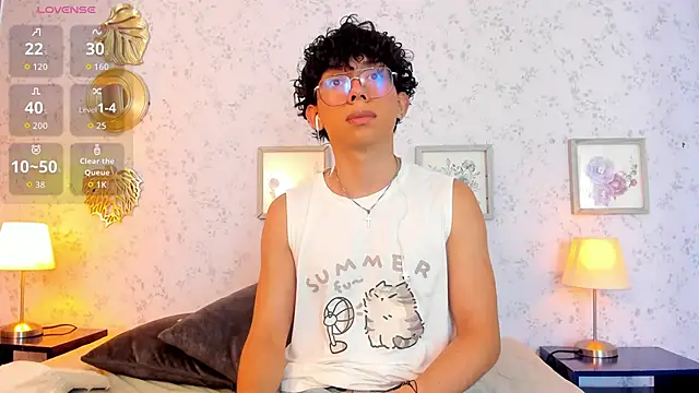 Snapshot of liam_twiink chatting on May 18, 2026, 8:13 pm liam twiink online show from May 18, 2026, 8:13 pm