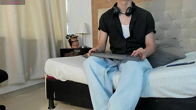 liam twiink online show from October 30, 2025, 7:33 pm