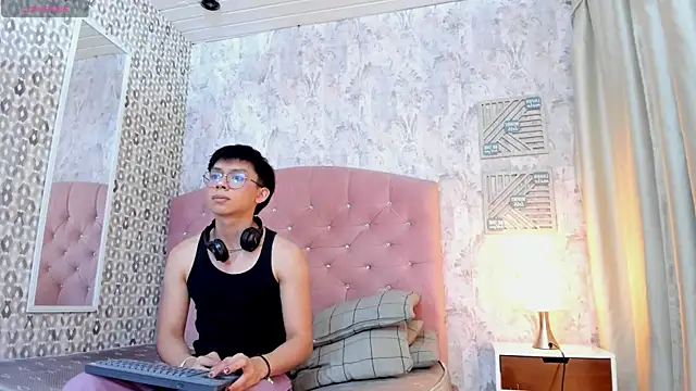 liam twiink online show from November 11, 2025, 7:41 pm