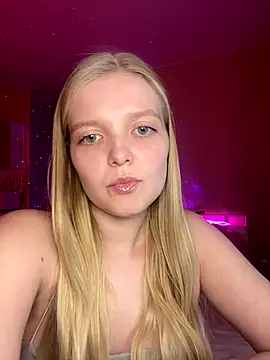 Snapshot of LADYLOVE_O chatting on September 19, 2025, 9:30 pm LADYLOVE O online show from September 19, 2025, 9:30 pm