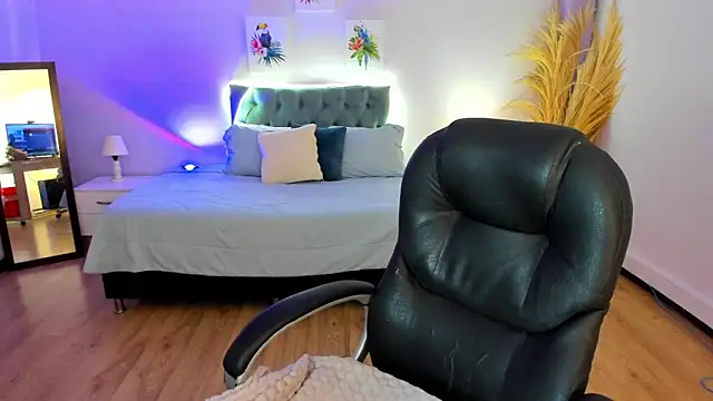 Samara Hilton 2 online show from September 24, 2025, 7:53 pm