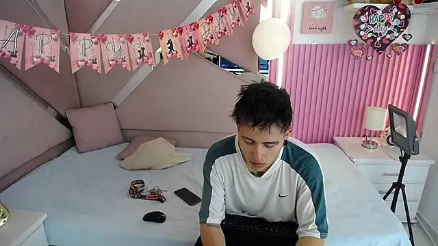 Snapshot of oblivionlove chatting on February 16, 2026, 12:37 pm oblivionlove online show from February 16, 2026, 12:37 pm