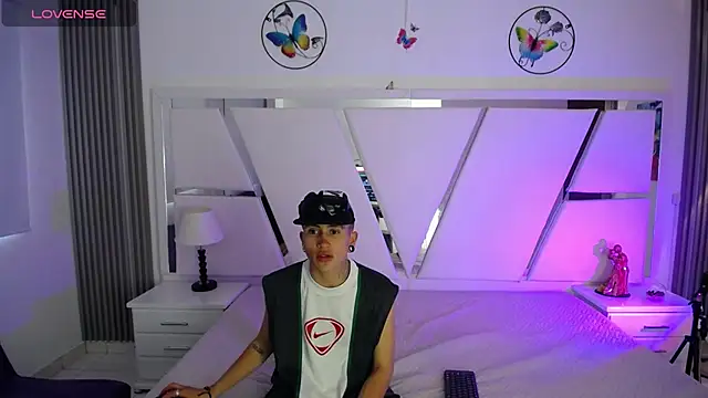 Snapshot of oblivionlove chatting on February 4, 2026, 12:33 pm oblivionlove online show from February 4, 2026, 12:33 pm